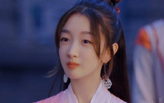 NSX 'Thiên cổ quyết trần' bênh vực Châu Đông Vũ trước những lời chê bai nhan sắc cô xấu xí