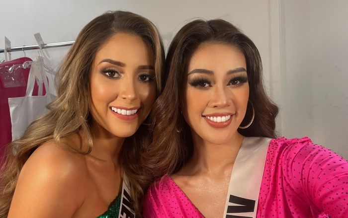 Hé lộ bộ ảnh được Khánh Vân giấu kín tại Miss Universe 2020: 'Nhớ lắm kỉ niệm 2 chị em uốn tóc cho nhau'
