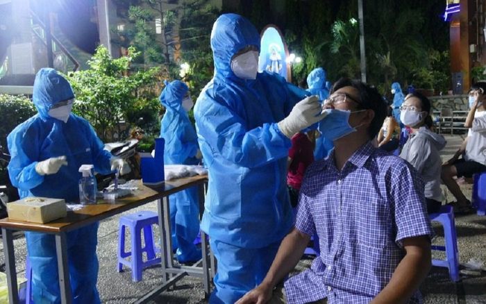 10 trường hợp mắc COVID-19 ở TP.HCM chưa rõ nguồn lây