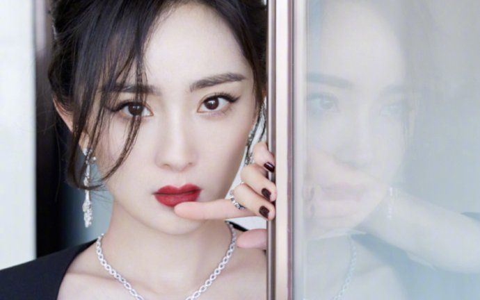 Dương Mịch cùng bố ruột thành lập công ty giải trí mới: Thà làm giàu chứ không muốn chăm con?