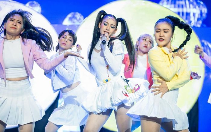 Cara vừa tinh nghịch vừa gợi cảm qua hình tượng Thủy thủ Mặt Trăng tại The Heroes