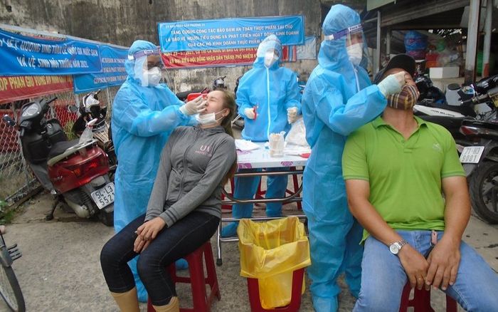 Xét nghiệm khẩn 420 người sau khi phát hiện có ca nghi nghiễm COVID-19 từng đến chợ ở quận 8