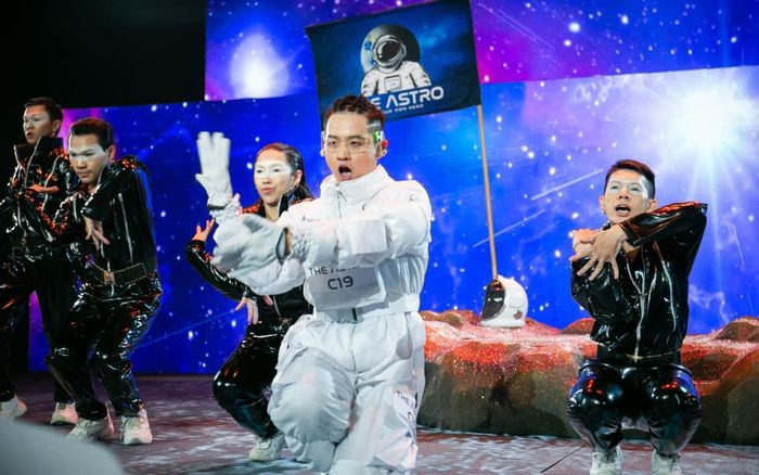 Thanh Duy - Phi hành gia cá tính trong The Heroes đến chất ngông trong trang phục thường ngày