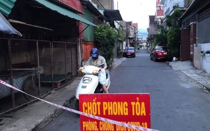Quyền Giám đốc Sở Y tế Hà Tĩnh bị kỷ luật do 'không tiếp nhận người vùng dịch'