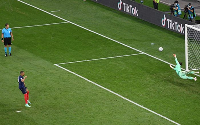 Mbappe: Xin lỗi vì đá hỏng quả penalty