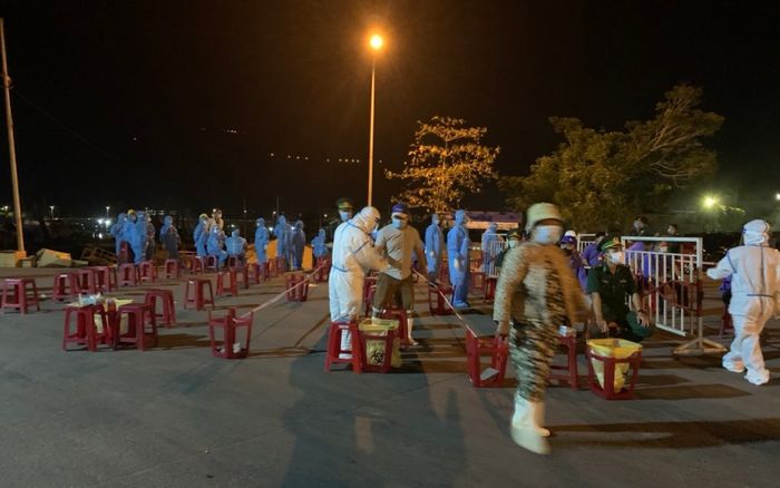 Đà Nẵng phong toả một cảng cá, xét nghiệm hơn 1.000 người dân vì liên quan 5 ca dương tính với COVID-19