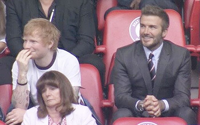Khoảnh khắc Ed Sheeran giản dị bên David Beckham gây sốt cả thế giới