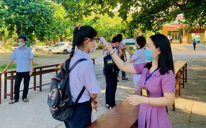 Chị gái là F0 chở em đi thi lớp 10, trường học ở Phú Yên phát thông báo khẩn