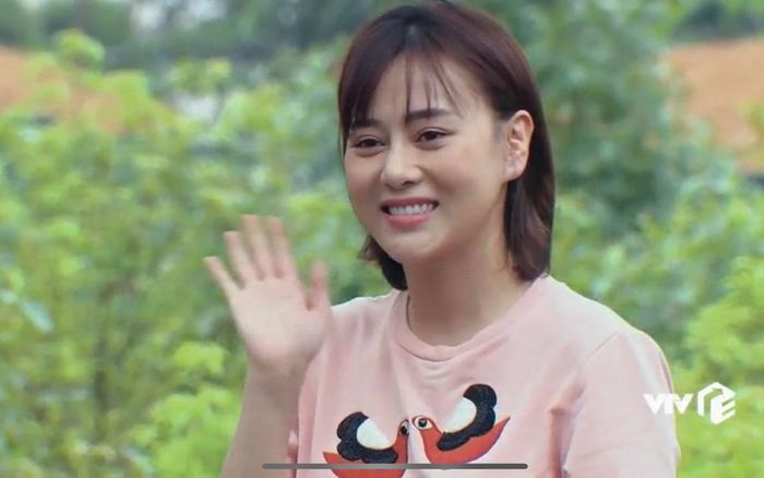 Bị antifan chê diễn như dở hơi, Phương Oanh đáp trả ngay: 'Khán giả lại mê cái dở hơi đấy của chị'