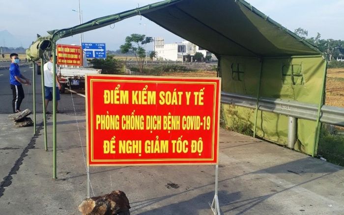 Nói dối bố bị suy thận xin ra khỏi chốt phòng dịch mua thuốc, hai thanh niên niên lén đi mua ma túy