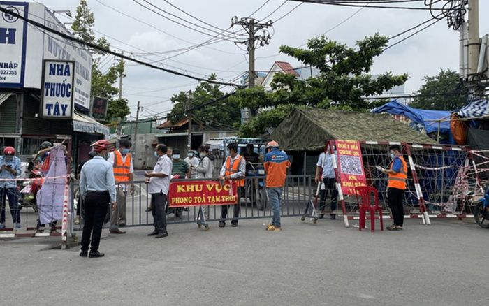 TP HCM: Tạm dừng bán vé số, hàng rong, hàng ăn uống tại một số nơi ở huyện Hóc Môn