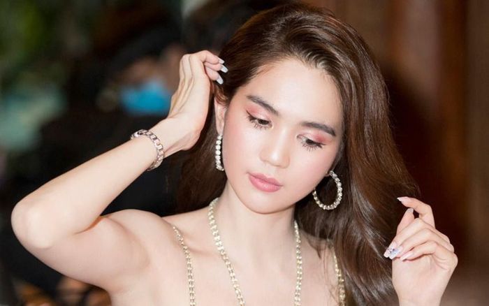 'Nhà sáng tạo nội dung được xem nhiều nhất' gọi tên Ngọc Trinh: 885 triệu lượt xem trong năm qua