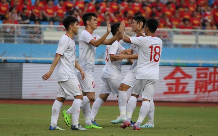 Báo Trung Quốc: 'Tuyển Việt Nam không mạnh đến mức làm rung chuyển châu Á'