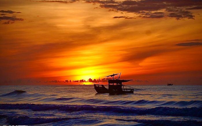 Đón bình minh trên một trong những bãi biển đẹp nhất miền Bắc