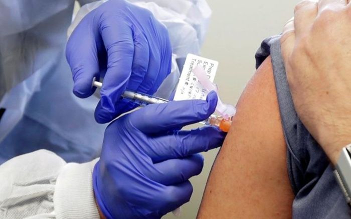 Chuyên gia cảnh báo: 'Người chưa tiêm vaccine là nhà máy sản xuất biến thể tiềm năng'