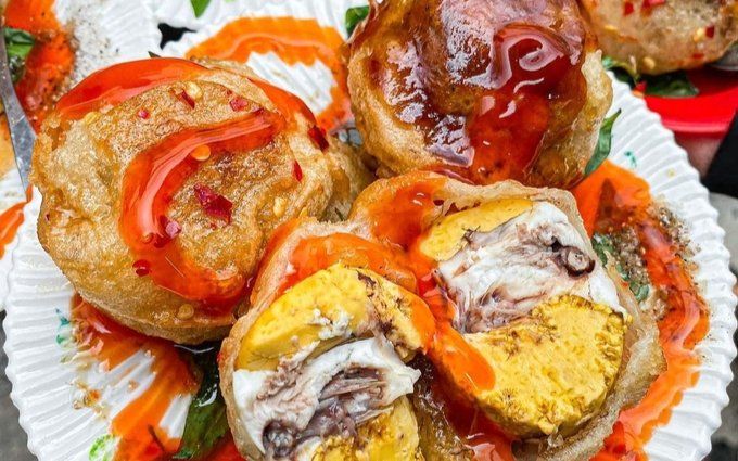 Hột vịt lộn lăn bột chiên giòn ở Sài Gòn