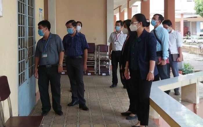 Một phó ban thường trực ban chỉ đạo kỳ thi tốt nghiệp THPT ở Vĩnh Long dương tính Covid-19
