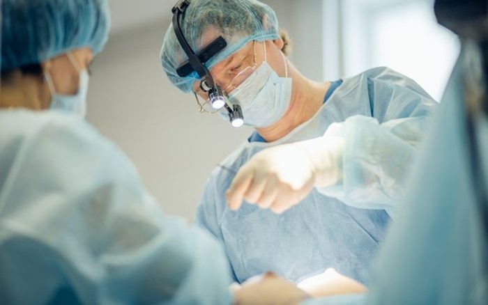 Đột ngột tử vong khi đang phẫu thuật thẩm mỹ, bác sĩ và người nhà khách hàng lén đưa về quê mai táng