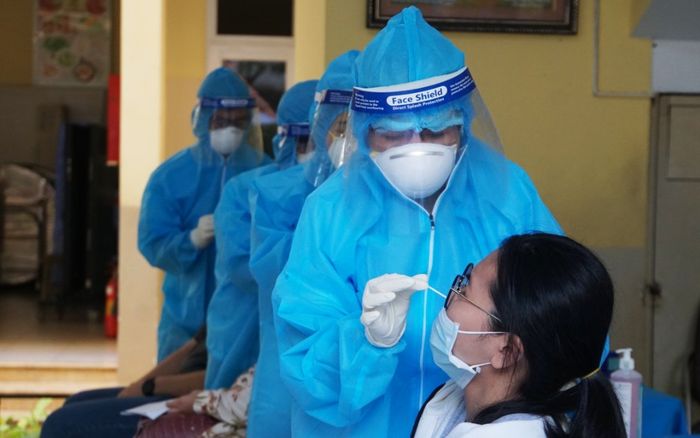 TP.HCM: Có 3 điểm thi xuất hiện thí sinh thuộc diện F0 và test nhanh có kết quả dương tính với Covid- 19