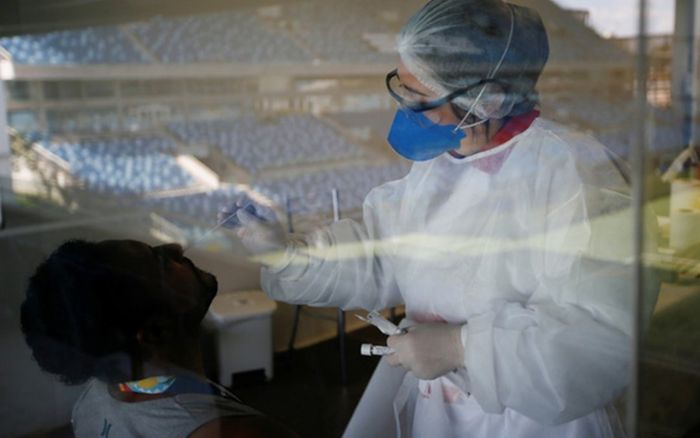 Quân đội Mỹ hỗ trợ thiết bị xét nghiệm Covid-19 cho Việt Nam