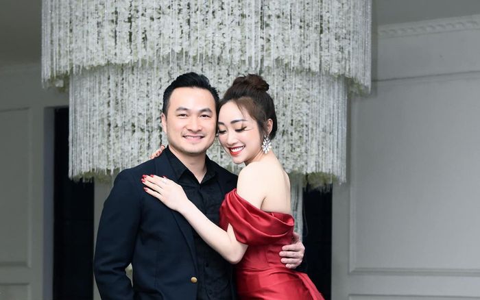 Vợ kém 16 tuổi của Chi Bảo xác nhận mang thai con đầu lòng, khoe loạt ảnh body thời son rỗi 'căng đét'