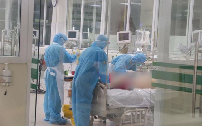 Thêm 5 ca tử vong do Covid-19 ở TP HCM và Đồng Tháp: Một trường hợp đang chờ đi cách ly thì ngừng tim