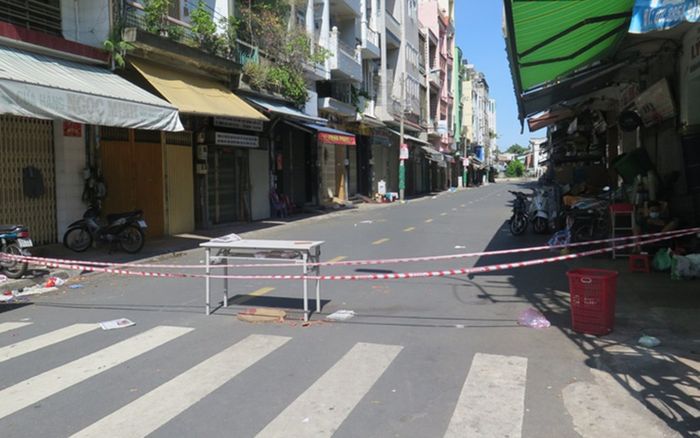 TP HCM: Tìm người tiếp xúc với vợ chồng bán rau ở quận 5