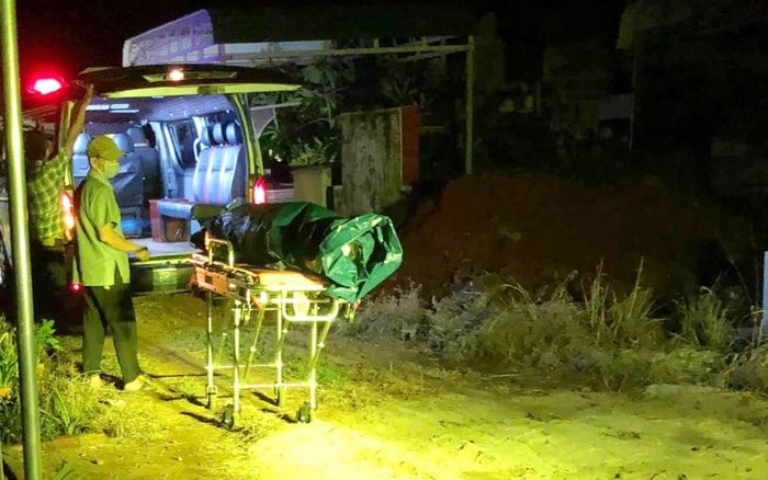 Cô gái tử vong trong tình trạng lõa thể bên bờ suối, thi thể đang phân hủy