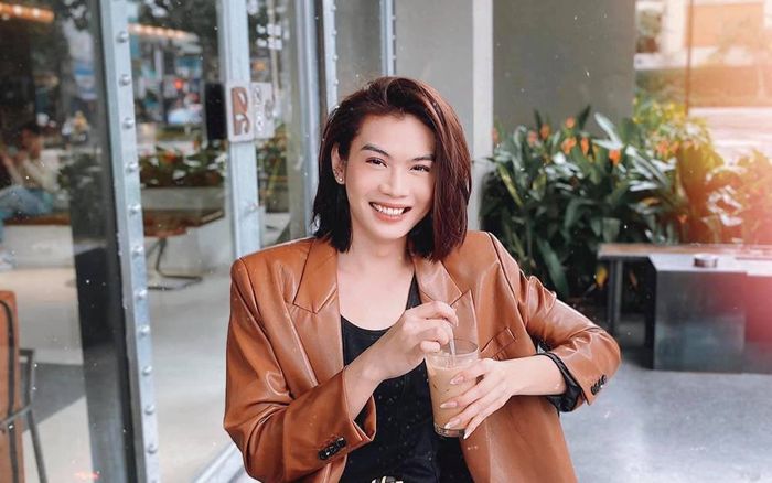 Đào Bá Lộc đảm đang vào bếp nấu đồ ăn mẹ bạn trai gửi, 'tự khai' luôn tính xấu của bản thân