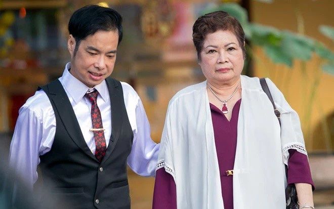 Sao Việt chia buồn cùng danh ca Ngọc Sơn khi hay tin mẹ anh qua đời
