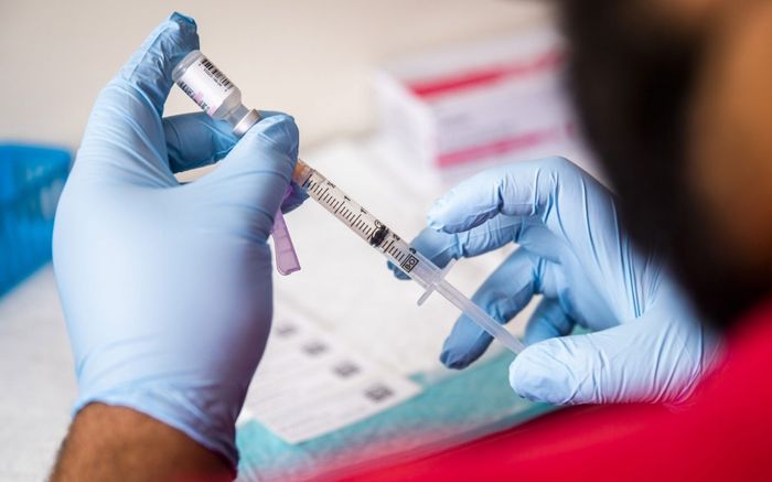 Chuyên gia: 'Tiêm vaccine Covid-19 để bảo vệ cả những người xung quanh bạn'