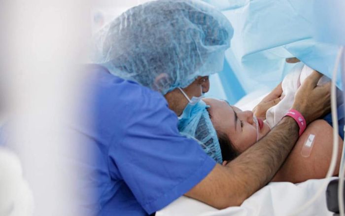 Võ Hạ Trâm khoe ảnh con gái đầu lòng giống ông xã Ấn Độ như tạc, còn tự nhận mình 'đẻ mướn' vì lý do này