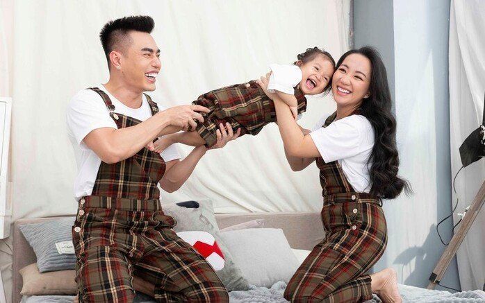 Lê Dương Bảo Lâm 'bật nhau tanh tách' với vợ trên trên sóng livestream