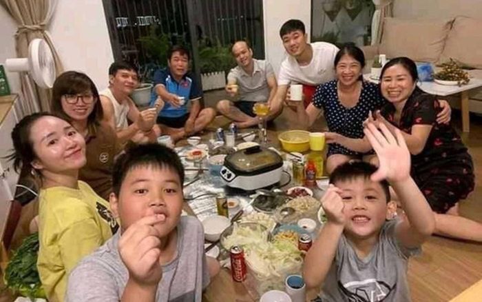 Hình ảnh riêng tư hiếm hoi của Xuân Trường và Nhuệ Giang được công khai trên mạng xã hội