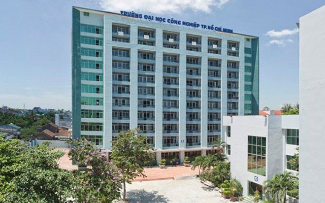 Thí sinh nhờ chuyển 'ba chục' tiền lệ phí xét tuyển, người nhà chuyển nhầm thành 30 triệu đồng