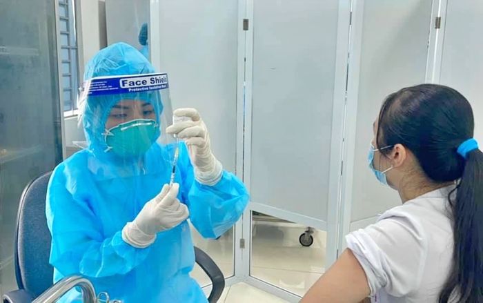 Vì sao Bộ Y tế đồng ý cho sử dụng 2 loại vắc xin khác nhau trong chiến dịch tiêm chủng lớn nhất lịch sử?