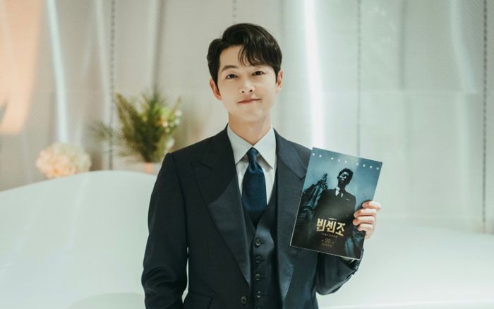 Song Jong Ki trở lại phim trường sau thời gian tự cách ly tại nhà vì người quen nhiễm Covid-19