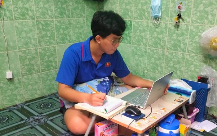Nỗi lòng sinh viên mùa dịch: Không dám rời Sài Gòn vì sợ ảnh hưởng đến cộng đồng, nguy cơ thất nghiệp