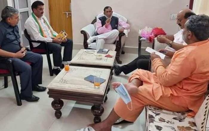 Bức ảnh khiến cả Ấn Độ sục sôi căm phẫn giữa làn sóng dịch Covid-19