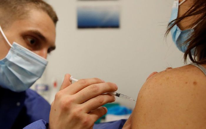 Ngoài Việt Nam, những quốc gia nào cho tiêm trộn vaccine Covid-19?