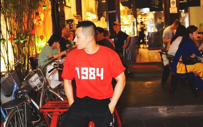 Vũ Khắc Tiệp phản ứng bất ngờ khi cư dân mạng van nài 'Anh ơi đừng check-in'