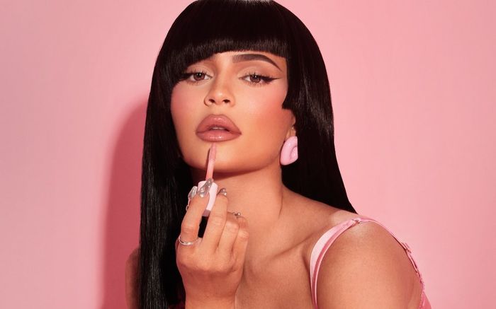 Kylie Jenner 'tái khai trương' thương hiệu mỹ phẩm tỷ đô