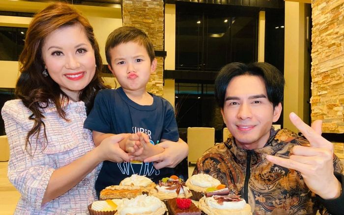 Giữa ồn ào li hôn, netizen 'khui' lại loạt ảnh nhan sắc đời thường của bà xã Đan Trường