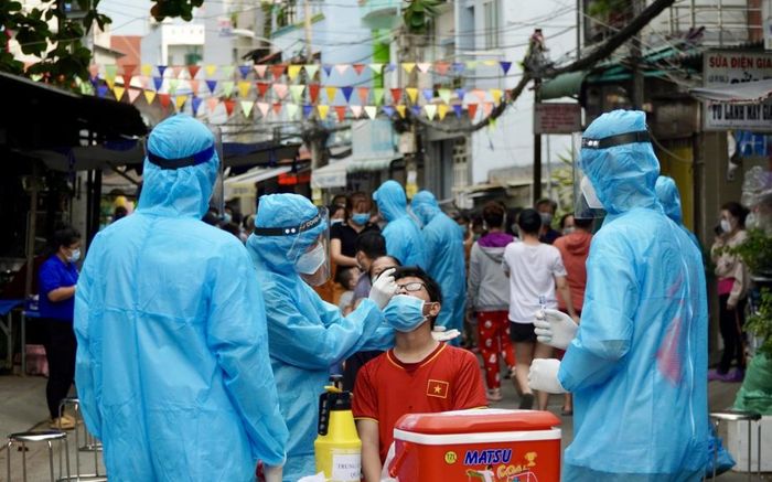 Việt Nam chạm mốc gần 6.000 ca mắc mới Covid-19 trong ngày, TP HCM có 4.692 bệnh nhân
