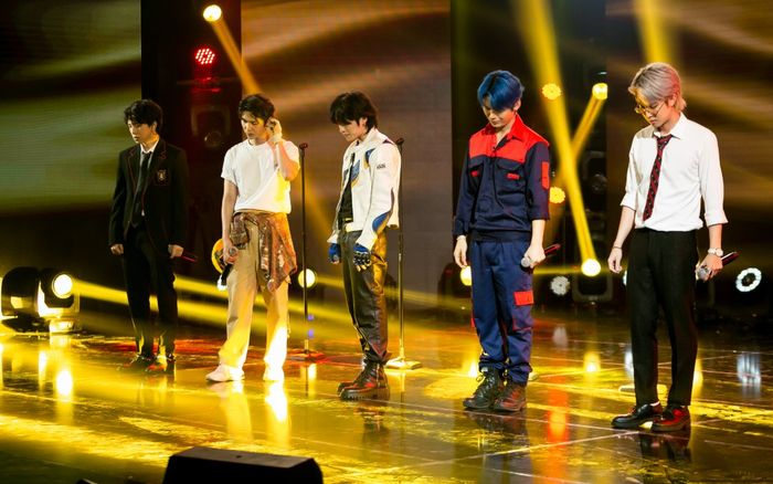 Làm mới bản hit 'Cha già rồi đúng không' tại The Heroes, Uni5 'gây bão cõi mạng'