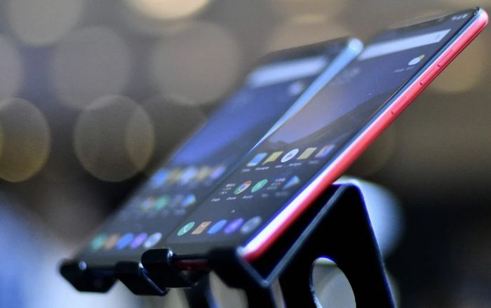 Vì sao smartphone Trung Quốc luôn rẻ?