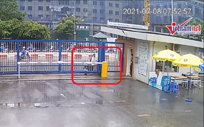 Thông tin mới nhất vụ nam sinh Hà Nội đến điểm thi muộn, bất lực gào khóc trước cổng trường?