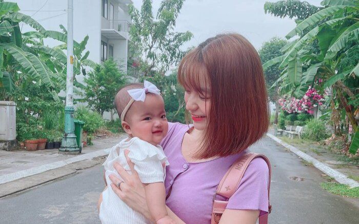 Vợ Mạc Văn Khoa phẫn nộ đáp trả khi con gái bị antin fan chê nhìn như thiểu năng