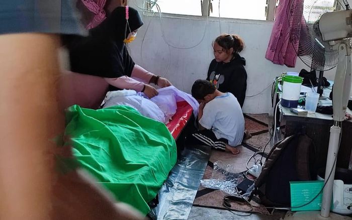 Tận mắt chứng kiến mẹ tử vong, con trai 8 tuổi vẫn ôm thi thể ngủ cả đêm, xoa bóp cho mẹ bớt đau