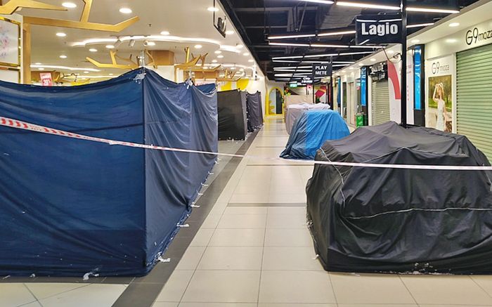 Cận cảnh trung tâm thương mại ở Hà Nội dừng hoạt động các gian hàng không thiết yếu để phòng dịch